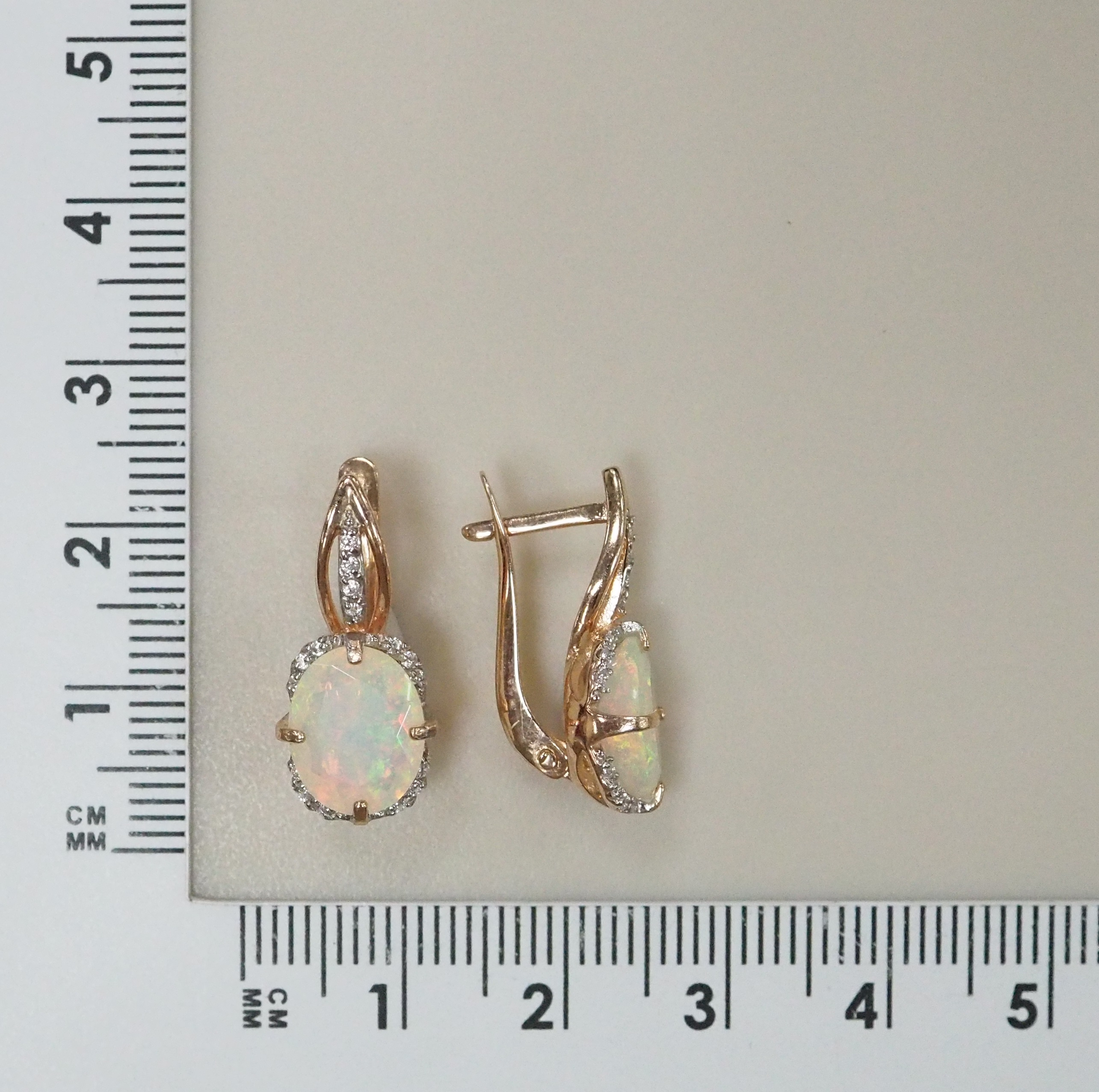 Серебряные серьги с опалами